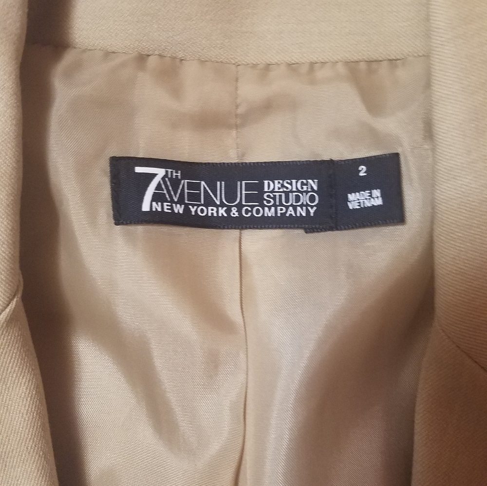 Tan jacket - Picture 2 of 3